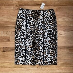 WHBM White House Black Market NWT cheetah pencil skirt, bottom slit, size 00